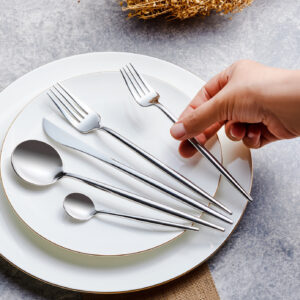 مجموعة أدوات مائدة كاراكا جوبيتر بلاتان 84 قطعة مع صندوق