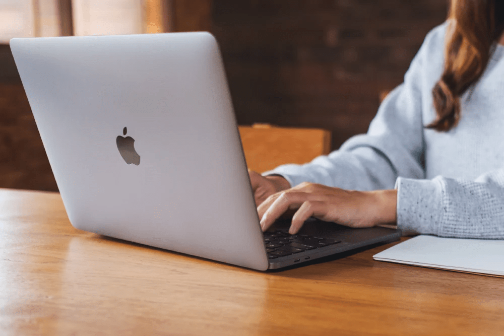 كم سعر الماك بوك في الأردن؟