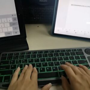 كيبورد لاسلكي لوحة اللمس مدمج