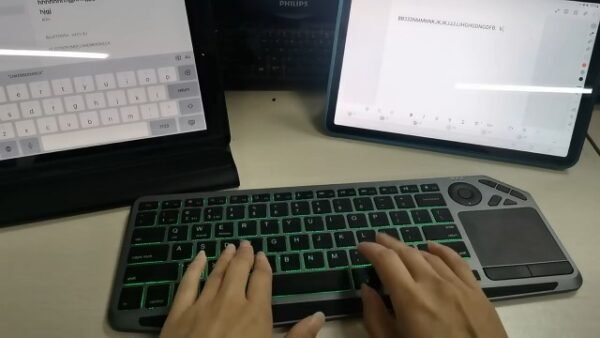 كيبورد لاسلكي لوحة اللمس مدمج كيبورد لاسلكي لوحة اللمس مدمج