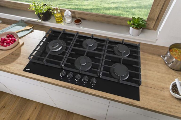 5151 Gorenje 90-cm Built-In Gas Stove in Black Glass