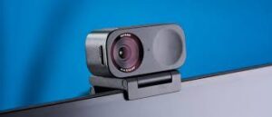 انستا360 كاميرا ويب ذكية 4K باللون الاسود
