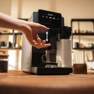 Cremmaet Latte Compact is a fully automatic coffee machine with 19 bar pressure, Thermoblock system, built-in 5 degree grinder, 400 ml milk tank, touch screen and 6 different coffee drinks.