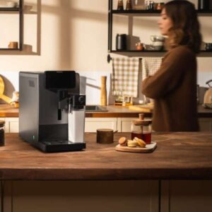 Cremmaet Latte Compact is a fully automatic coffee machine with 19 bar pressure, Thermoblock system, built-in 5 degree grinder, 400 ml milk tank, touch screen and 6 different coffee drinks.
